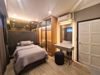 Royal Castle Sukhumvit near BTS Phrom Phong 3 Beds 2 Baths 139 m². Fully Furnished