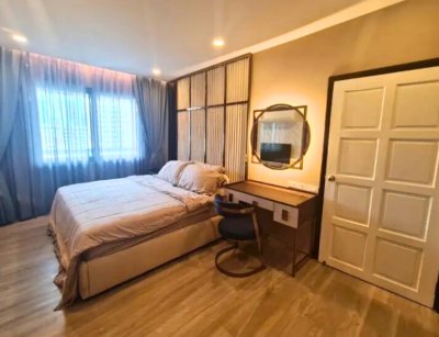 Royal Castle Sukhumvit near BTS Phrom Phong 3 Beds 2 Baths 139 m². Fully Furnished