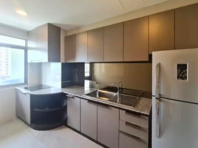 Royal Castle Sukhumvit near BTS Phrom Phong 3 Beds 2 Baths 139 m². Fully Furnished