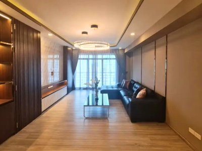 Royal Castle Sukhumvit near BTS Phrom Phong 3 Beds 2 Baths 139 m². Fully Furnished