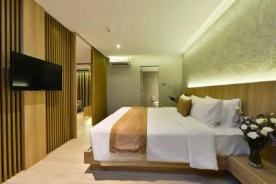 1-BR Serviced Apt. near BTS Phrom Phong 1 Bed 1 Bath 50 m². Fully Furnished