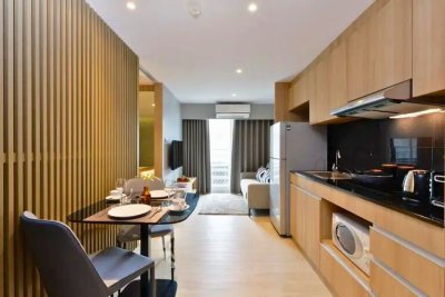 1-BR Serviced Apt. near BTS Phrom Phong 1 Bed 1 Bath 50 m². Fully Furnished