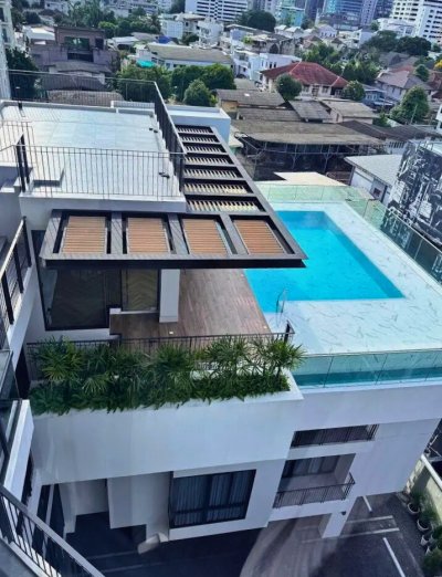 1-BR Serviced Apt. near BTS Thong Lor 1 Bed 1 Bath 72 m². Fully Furnished