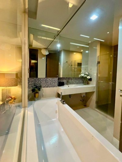 Rhythm Sukhumvit 44/1 near BTS Phra Khanong 1 Bed 2 Baths 46 sq. m. Fully Furnished