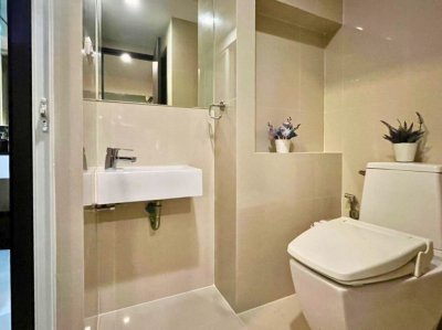 Rhythm Sukhumvit 44/1 near BTS Phra Khanong 1 Bed 2 Baths 46 sq. m. Fully Furnished