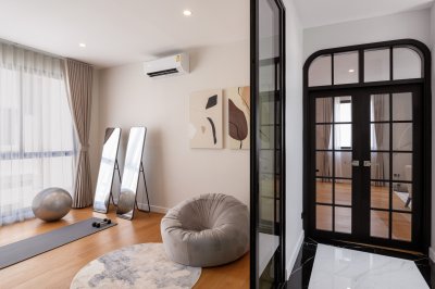 CINQ ROYAL Krungthep Kreetha Near Yaek Lam Sali Station 5 Beds 6 Baths 705 sq m. Fully Furnished