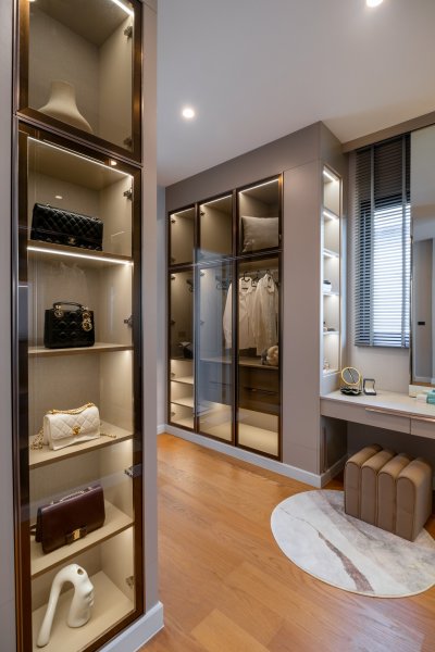 CINQ ROYAL Krungthep Kreetha Near Yaek Lam Sali Station 5 Beds 6 Baths 705 sq m. Fully Furnished