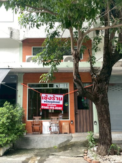 Hidey Apartment Shop with kitchen Near BTS On Nut 2 Beds 4 Baths . Fully Furnished