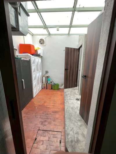 Hidey Apartment Shop with kitchen Near BTS On Nut 2 Beds 4 Baths . Fully Furnished