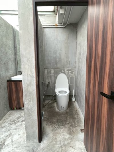 Hidey Apartment Shop with kitchen Near BTS On Nut 2 Beds 4 Baths . Fully Furnished