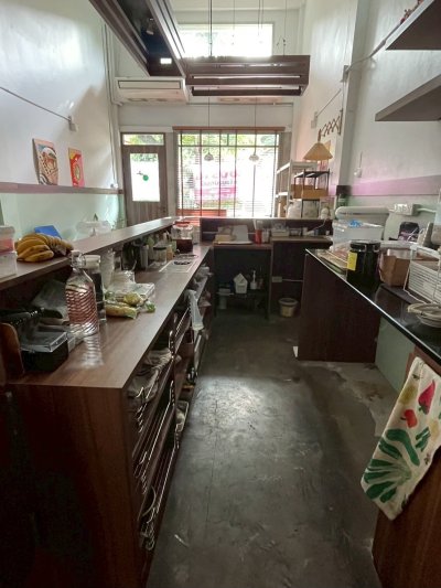 Hidey Apartment Shop with kitchen Near BTS On Nut 2 Beds 4 Baths . Fully Furnished