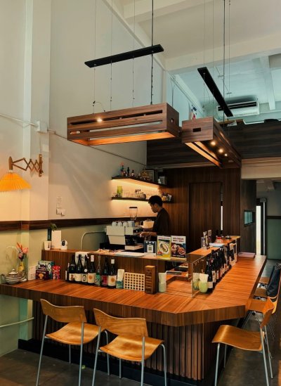 Hidey Apartment Shop with kitchen Near BTS On Nut 2 Beds 4 Baths . Fully Furnished