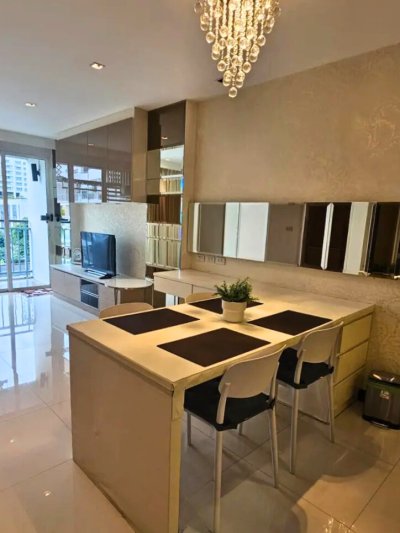 Voque Sukhumvit 16 Residential Condominium MRT Queen Sirikit National Convention Centre 1 Bed 1 Bath 50 m². Fully Furnished