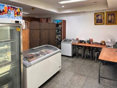 Shop Takeover (Sukhumvit 49/1) 1 room 2 Baths  80 sq m. Fully Furnished