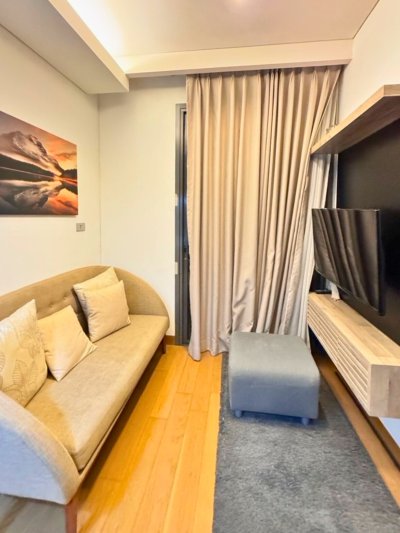 The Lumpini 24 BTS Phrom phong 1 bed 1 Bath  31 sq m. Fully Furnished