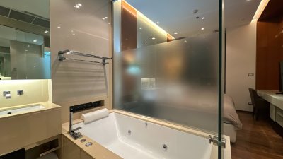 The Address Sukhumvit 28 Near BTS  Phrom Phong 1 bed 1 Bath  45 sq m. Fully Furnished