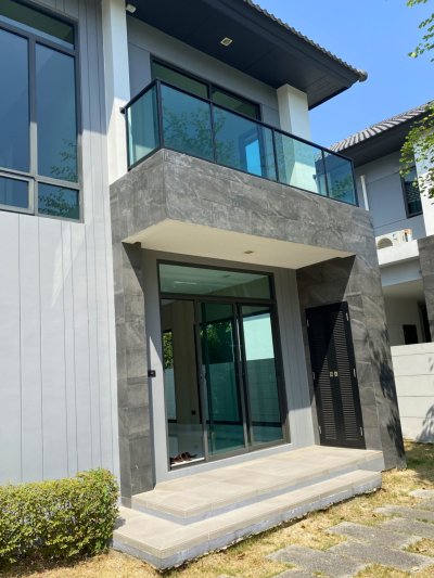 Bangkok Boulevard Single Home, 2 story 3 beds 3 Baths  164 sq m. Fully Furnished