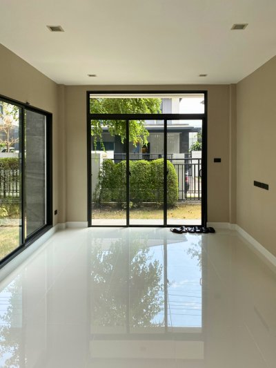 Bangkok Boulevard Single Home, 2 story 3 beds 3 Baths  164 sq m. Fully Furnished