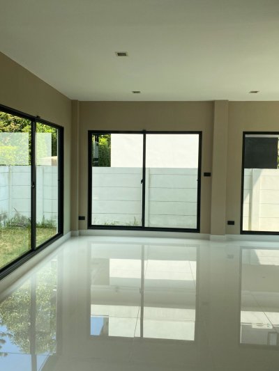 Bangkok Boulevard Single Home, 2 story 3 beds 3 Baths  164 sq m. Fully Furnished