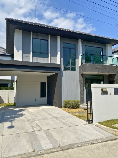 Bangkok Boulevard Single Home, 2 story 3 beds 3 Baths  164 sq m. Fully Furnished