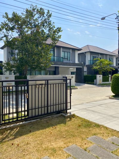 Bangkok Boulevard Single Home, 2 story 3 beds 3 Baths  164 sq m. Fully Furnished