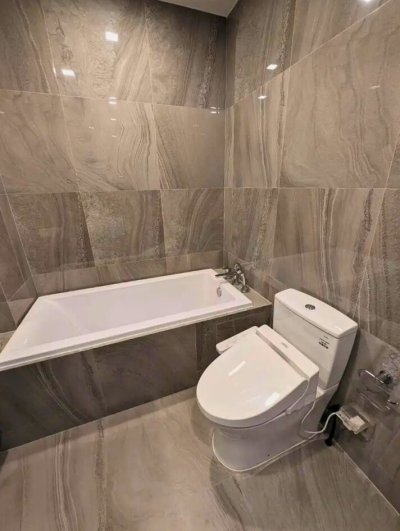 Q Prasarnmit near MRT Phetchaburi 38 sqm.