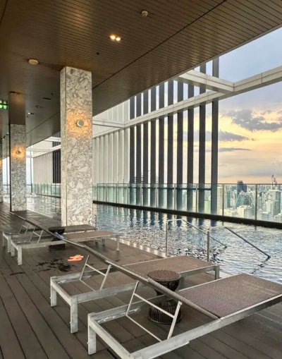 Park Origin near BTS Phrom Phong 30 sqm.