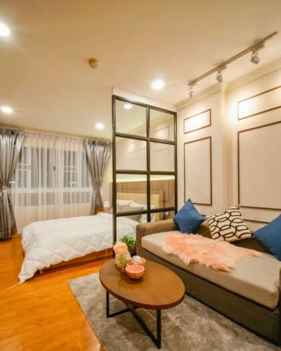 Lumpini Suite near BTS Phrom Phong 33 sqm.