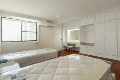 3-BR Serviced Apt. near BTS Phrom Phong 3 Beds 3 Bathrooms 290 m². Fully Furnished