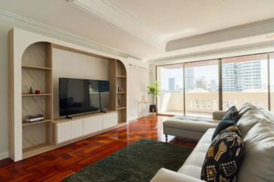 3-BR Serviced Apt. near BTS Phrom Phong 3 Beds 3 Bathrooms 290 m². Fully Furnished