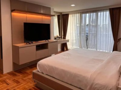 2-BR Serviced Apt. near BTS Thong Lor 2 Beds 2 Bathrooms 180 m². Fully Furnished