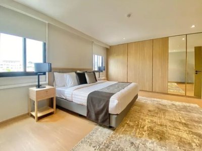3-BR Serviced Apt. near BTS Ekkamai 3 Bedrooms 4 Bathrooms 250 m². Fully Furnished