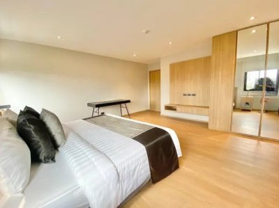 3-BR Serviced Apt. near BTS Ekkamai 3 Bedrooms 4 Bathrooms 250 m². Fully Furnished