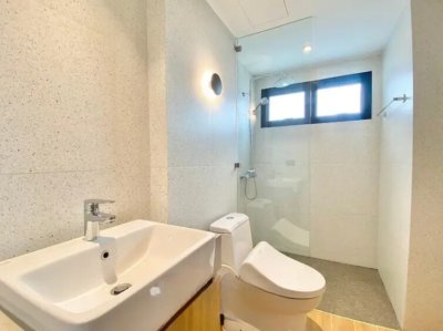 3-BR Serviced Apt. near BTS Ekkamai 3 Bedrooms 4 Bathrooms 250 m². Fully Furnished