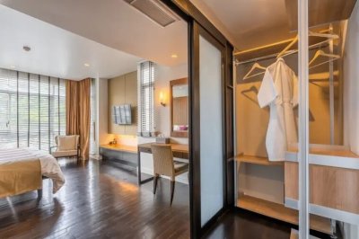 3-BR Serviced Apt. near BTS Phrom Phong 3 Bedrooms 3 Bathrooms 160 m². Fully Furnished