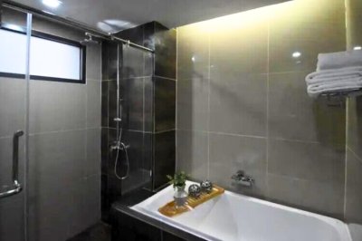 2-BR Serviced Apt. near BTS Phra Khanong 2 Bedrooms 2 Bathrooms 60 m². Fully Furnished