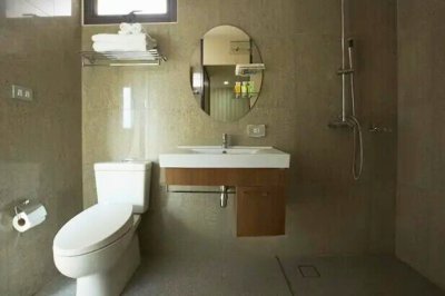 2-BR Serviced Apt. near BTS Phra Khanong 2 Bedrooms 2 Bathrooms 60 m². Fully Furnished