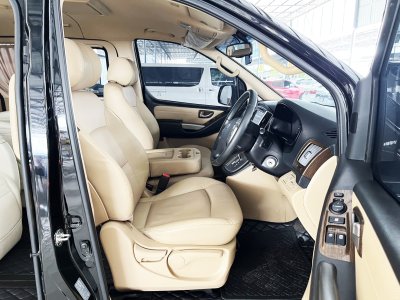 Hyundai H-1 2.5 Deluxe (ปี 2019) Wagon AT