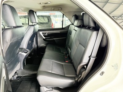 Toyota Fortuner 2.4 Leader V (ปี 2023) SUV AT - 2WD
