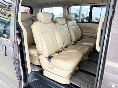 Hyundai H-1 2.5 Deluxe (Y 2014) Wagon AT