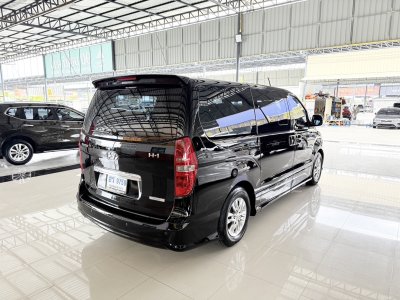 Hyundai H-1 2.5 Deluxe (ปี 2015) Wagon AT