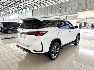 Toyota Fortuner 2.4 Leader V (ปี 2023) SUV AT - 2WD