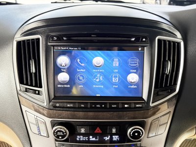 Hyundai H-1 2.5 Deluxe (Y 2018) Wagon AT
