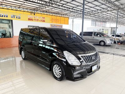 Hyundai H-1 2.5 Deluxe (Y 2018) Wagon AT