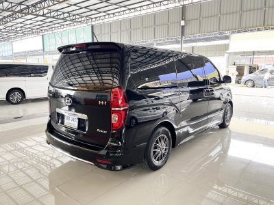 Hyundai H-1 2.5 Deluxe (ปี 2019) Wagon AT