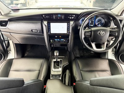 Toyota Fortuner 2.4 Leader V (ปี 2023) SUV AT