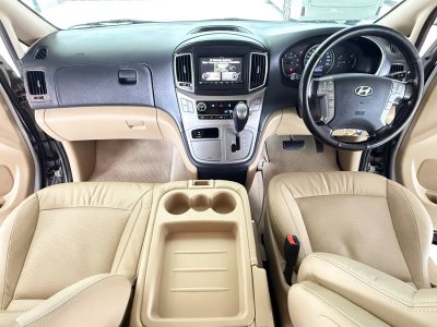 Hyundai H-1 2.5 Deluxe (ปี 2017) Wagon AT