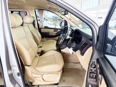 Hyundai H-1 2.5 Deluxe (ปี 2017) Wagon AT