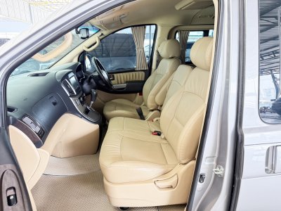 Hyundai H-1 2.5 Deluxe (ปี 2017) Wagon AT