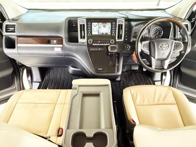 Toyota Majesty 2.8 Grande (ปี 2022) Wagon AT